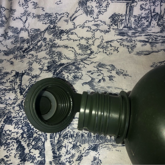 AUTHENTIC US Military 1 QUART PLASTIC CANTEEN. - Picture 5 of 5